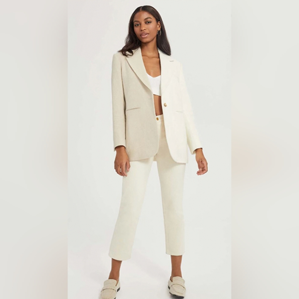 Chic Two-Tone Blazer and Pants Set